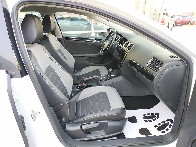 Седан Volkswagen Jetta 2016 в Києві