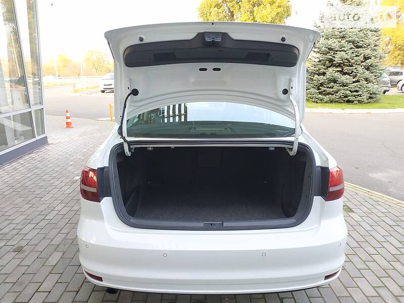 Седан Volkswagen Jetta 2016 в Києві