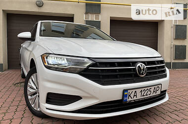 Седан Volkswagen Jetta 2019 в Киеве