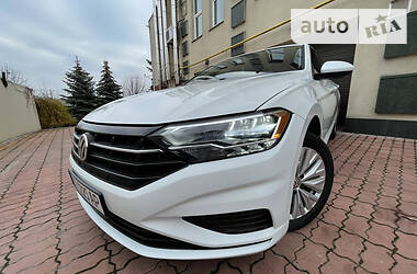 Седан Volkswagen Jetta 2019 в 