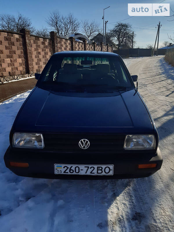 Седан Volkswagen Jetta 1987 в Нововолынске