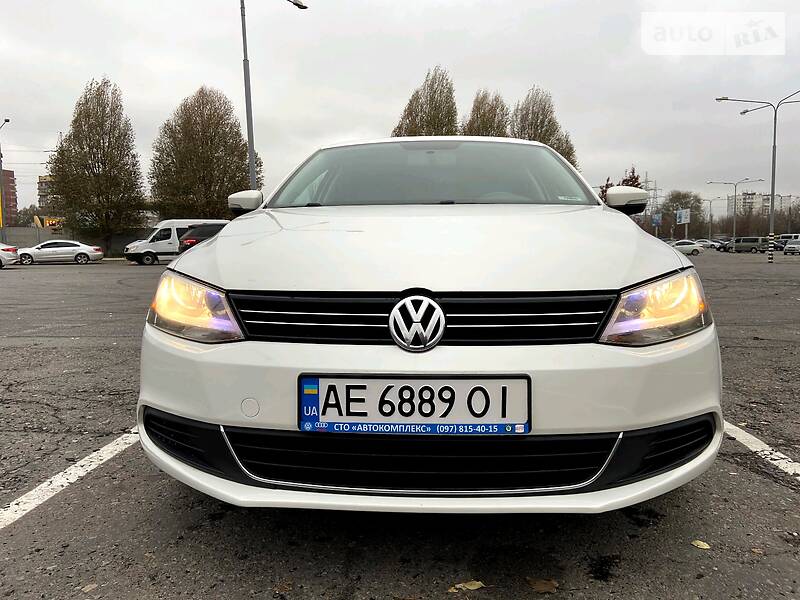 Седан Volkswagen Jetta 2013 в Дніпрі