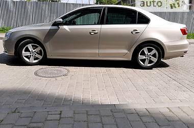 Седан Volkswagen Jetta 2015 в 