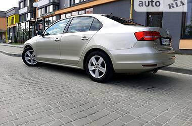 Седан Volkswagen Jetta 2015 в 
