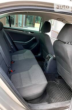 Седан Volkswagen Jetta 2015 в 