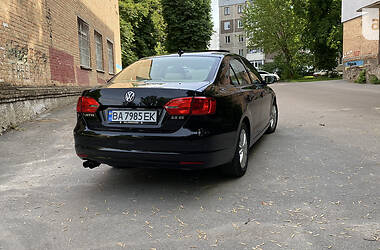 Седан Volkswagen Jetta 2011 в Кропивницькому