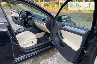 Седан Volkswagen Jetta 2014 в 