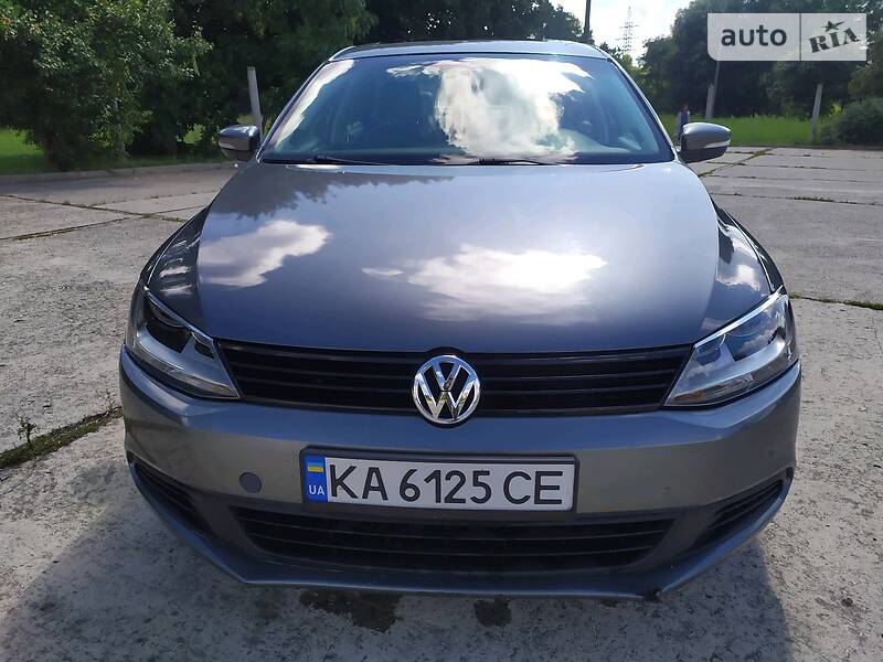 Седан Volkswagen Jetta 2012 в 