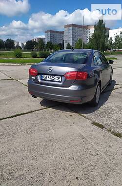 Седан Volkswagen Jetta 2012 в 