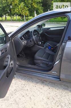 Седан Volkswagen Jetta 2012 в 