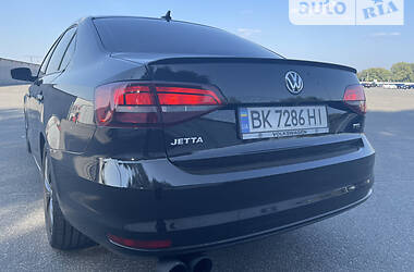 Седан Volkswagen Jetta 2015 в Ровно