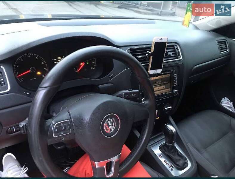 Седан Volkswagen Jetta 2010 в Києві