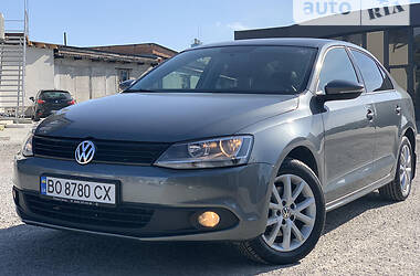 Седан Volkswagen Jetta 2012 в Тернополі