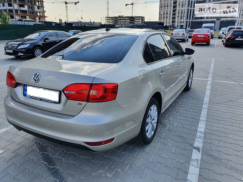 Седан Volkswagen Jetta 2011 в Києві