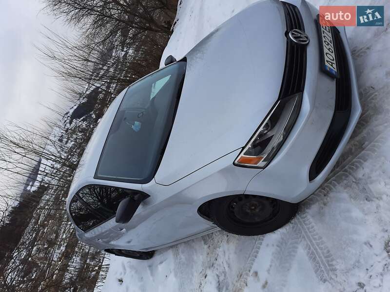 Седан Volkswagen Jetta 2014 в Воловце