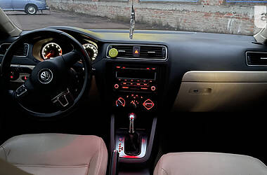 Седан Volkswagen Jetta 2012 в Чернигове