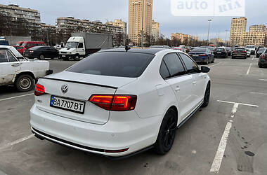 Седан Volkswagen Jetta 2016 в 
