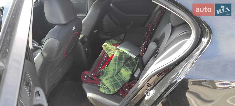 Седан Volkswagen Jetta 2011 в Черновцах