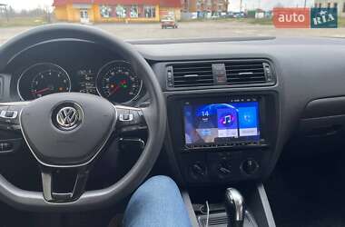 Седан Volkswagen Jetta 2015 в 