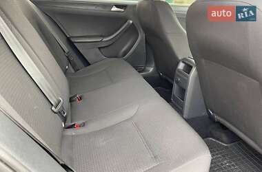 Седан Volkswagen Jetta 2015 в 