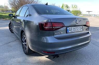 Седан Volkswagen Jetta 2015 в 