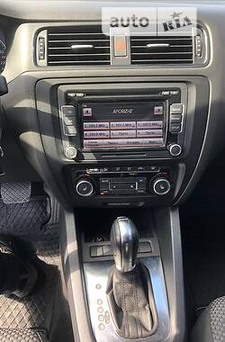 Седан Volkswagen Jetta 2012 в 