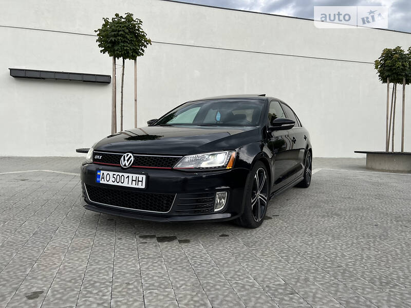 Седан Volkswagen Jetta 2015 в Ужгороде