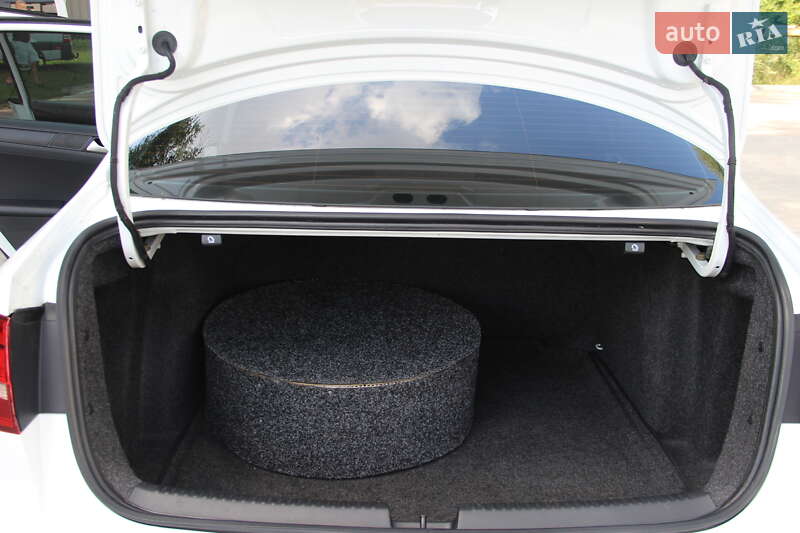 Седан Volkswagen Jetta 2015 в Бучачі