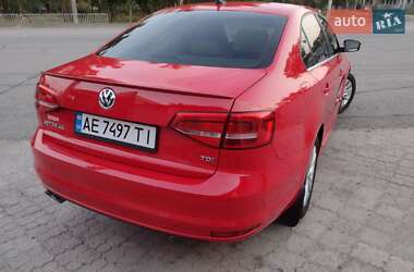 Седан Volkswagen Jetta 2015 в 