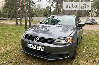 Седан Volkswagen Jetta 2014 в Львове