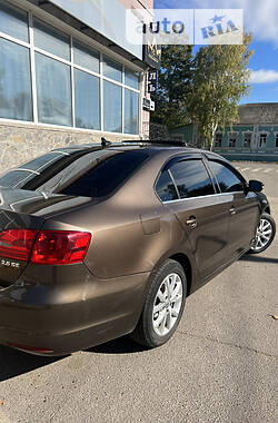 Седан Volkswagen Jetta 2013 в Ромнах