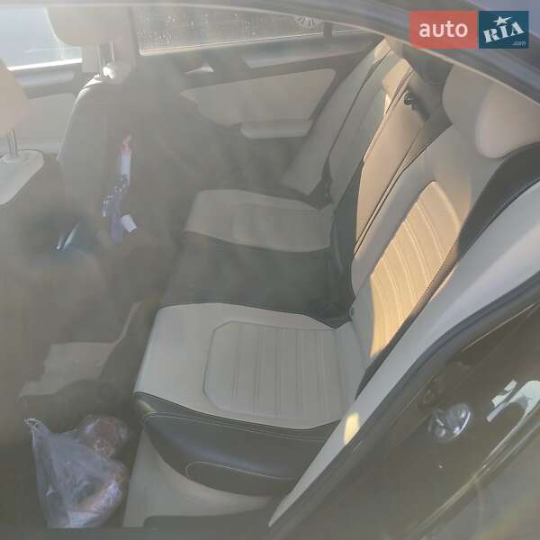 Седан Volkswagen Jetta 2013 в Запоріжжі