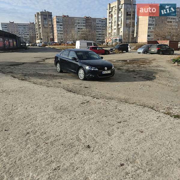 Седан Volkswagen Jetta 2013 в Запоріжжі