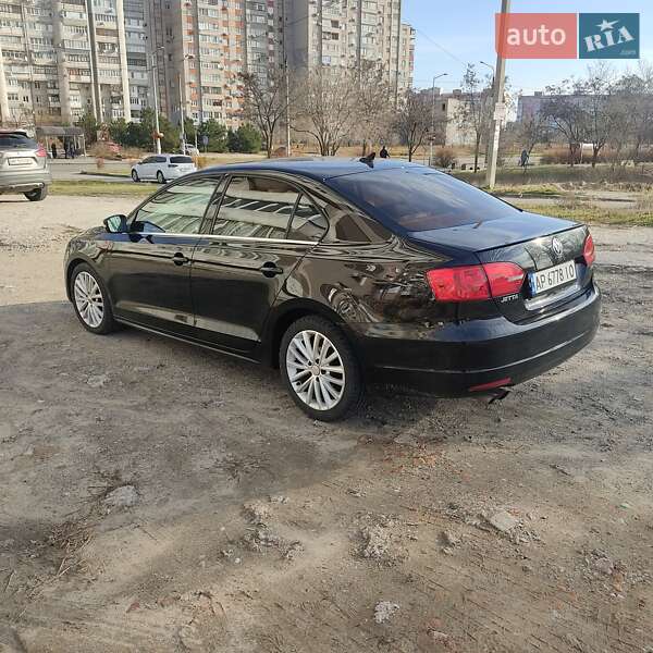 Седан Volkswagen Jetta 2013 в Запоріжжі