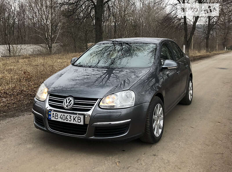 Хэтчбек Volkswagen Jetta 2005 в 