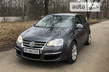 Хэтчбек Volkswagen Jetta 2005 в 