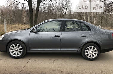 Хэтчбек Volkswagen Jetta 2005 в 