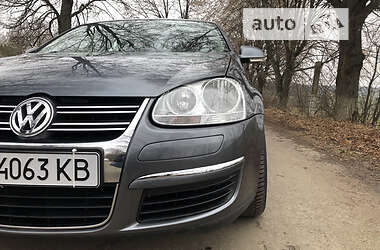 Хэтчбек Volkswagen Jetta 2005 в 