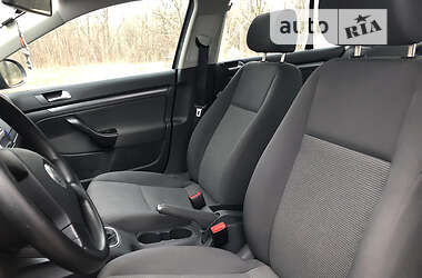 Хэтчбек Volkswagen Jetta 2005 в 