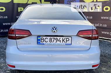 Седан Volkswagen Jetta 2016 в Львове