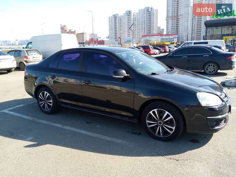 Седан Volkswagen Jetta 2006 в Києві