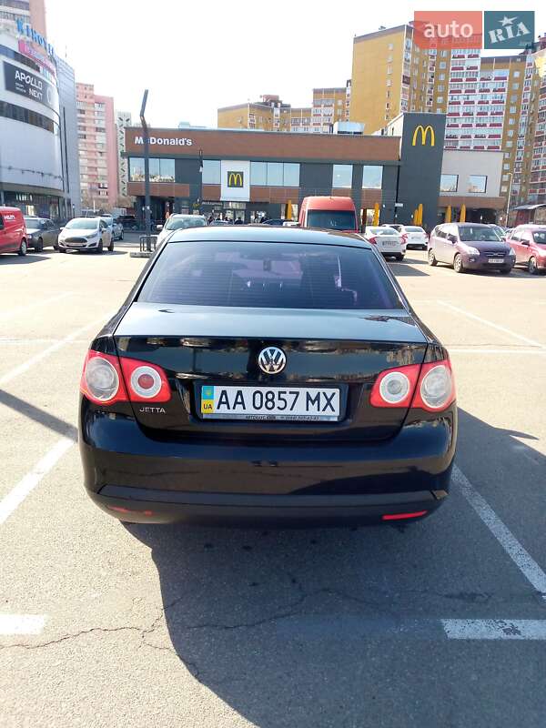 Седан Volkswagen Jetta 2006 в Києві