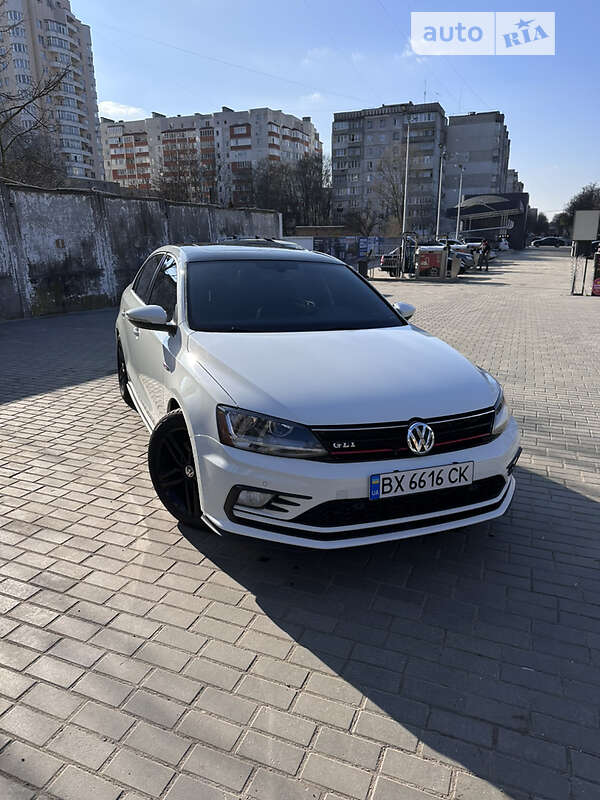 Седан Volkswagen Jetta 2017 в Хмельницком