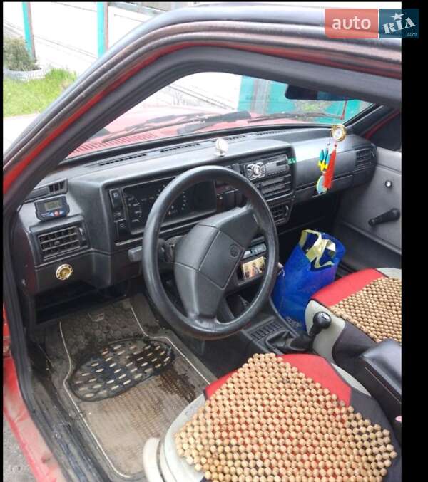 Седан Volkswagen Jetta 1988 в Бурштыне