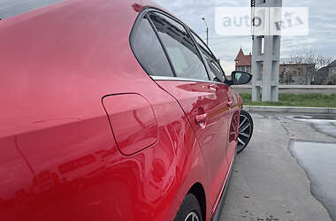 Седан Volkswagen Jetta 2013 в Львові