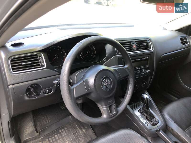 Седан Volkswagen Jetta 2013 в Дніпрі