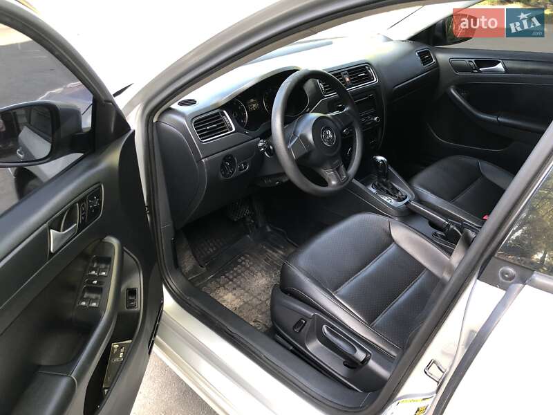 Седан Volkswagen Jetta 2013 в Дніпрі