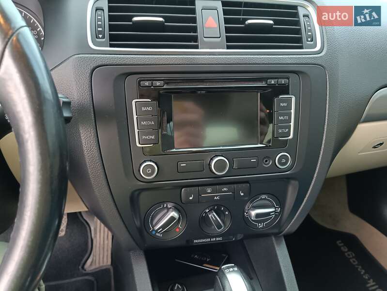 Седан Volkswagen Jetta 2012 в Дніпрі