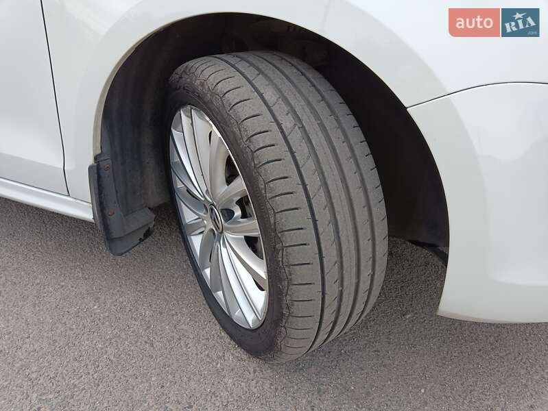 Седан Volkswagen Jetta 2012 в Дніпрі