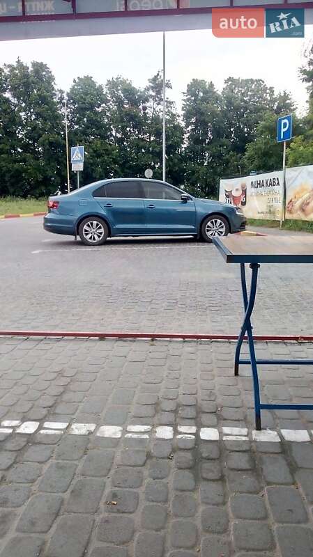 Седан Volkswagen Jetta 2015 в Буську